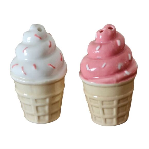 Mini Ice Cream Cone Salt and Pepper Shaker - Picture 1 of 2